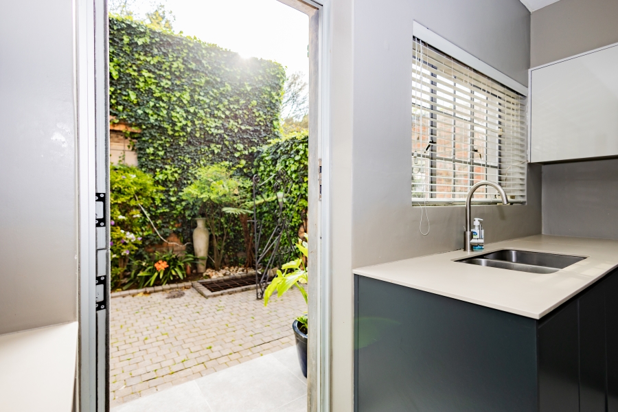 6 Bedroom Property for Sale in Vierlanden Western Cape